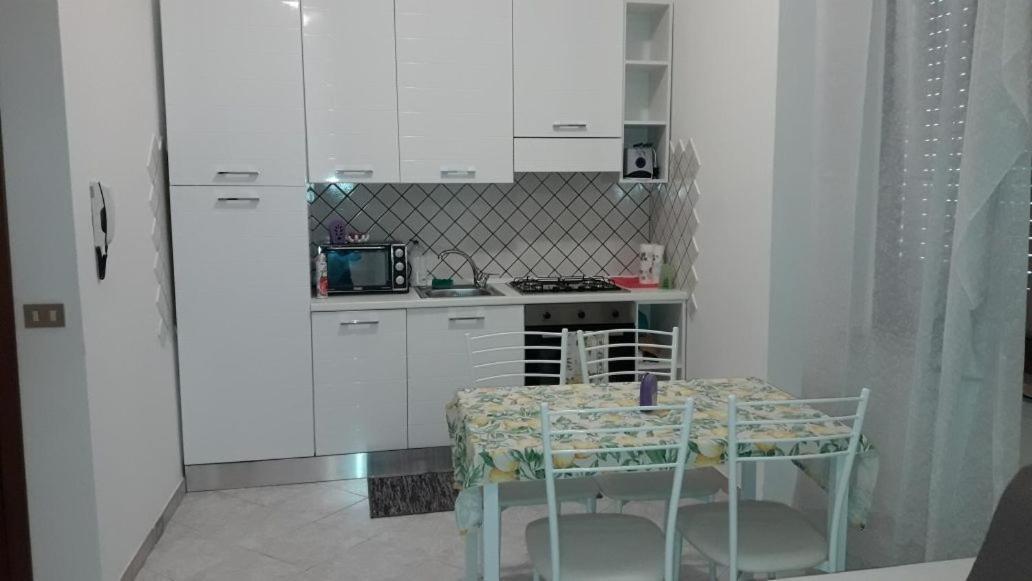 דירות דסנזאנו דל גארדה Marilyn House מראה חיצוני תמונה