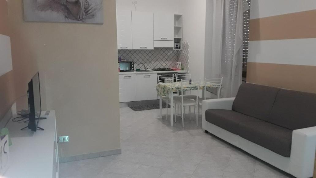 דירות דסנזאנו דל גארדה Marilyn House מראה חיצוני תמונה