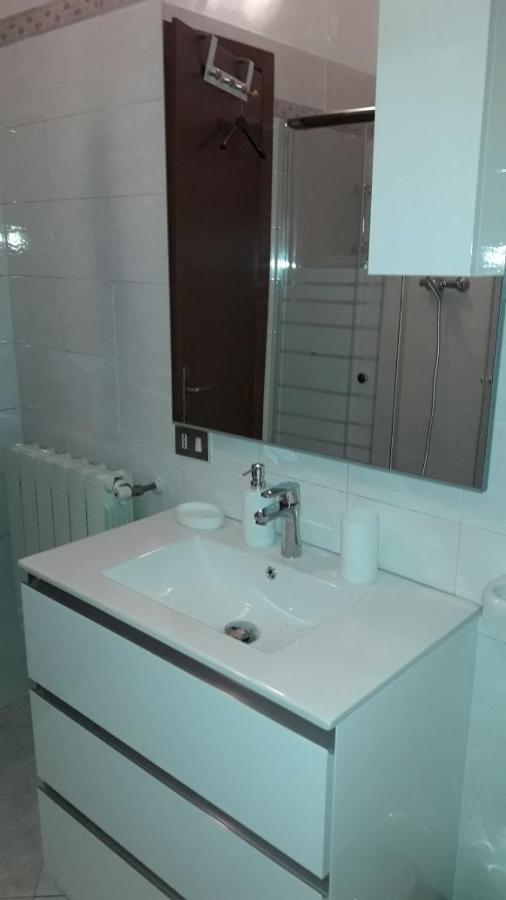 דירות דסנזאנו דל גארדה Marilyn House מראה חיצוני תמונה